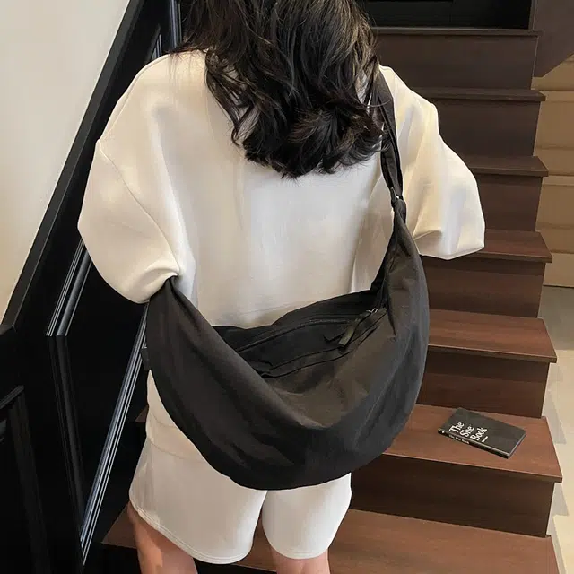 笛贝嘉 韩版简约纯色轻便多巴胺 布 饺子包单肩斜挎包 女款 多色
