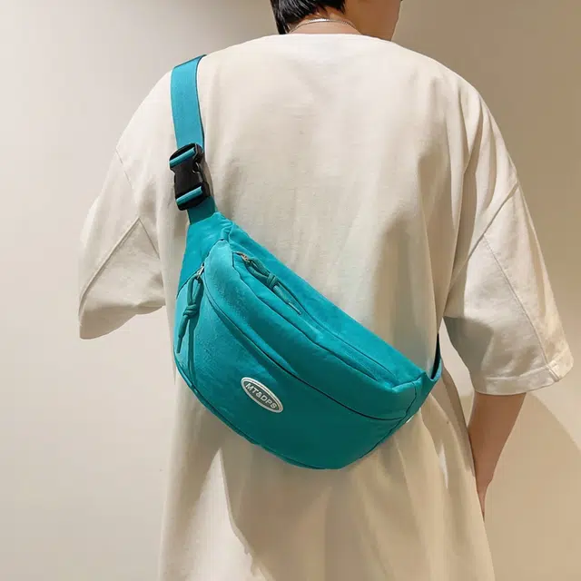 笛贝嘉简约时尚百搭纯色 单肩斜挎包胸包  女款