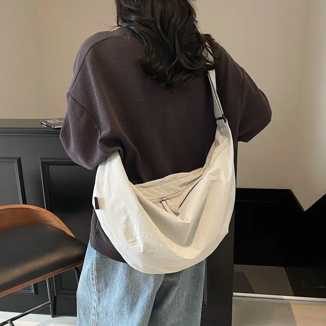 笛贝嘉 韩版简约纯色轻便多巴胺 布 饺子包单肩斜挎包 女款 多色