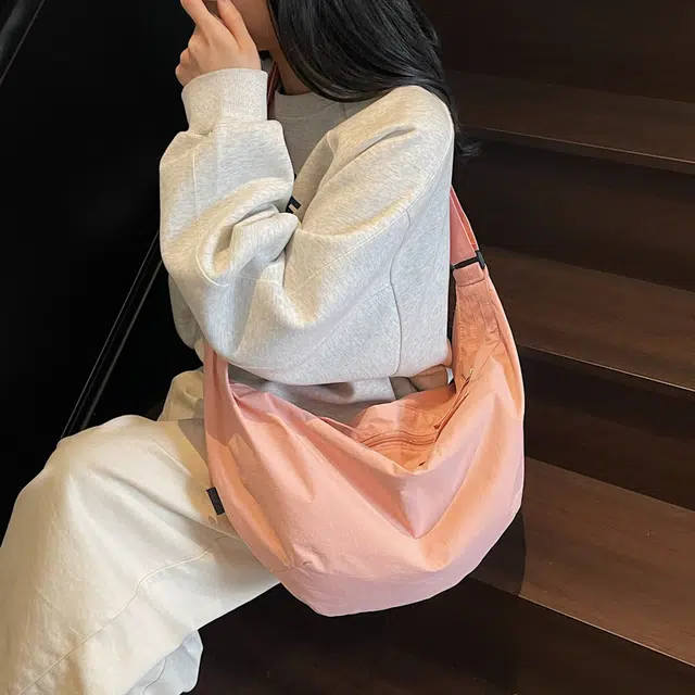 笛贝嘉 韩版简约纯色轻便多巴胺 布 饺子包单肩斜挎包 女款 多色