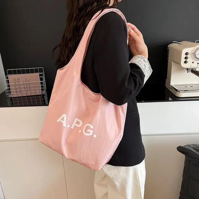 笛贝嘉 日系简约休闲字母托特包通勤 尼龙 单肩包 常规 女款 多色