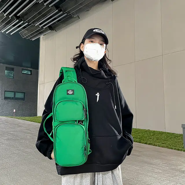 笛贝嘉 日韩中性风休闲简约时尚潮流百搭 牛津布 单肩斜挎胸包 常规 男女同款情侣款 黑色/绿色