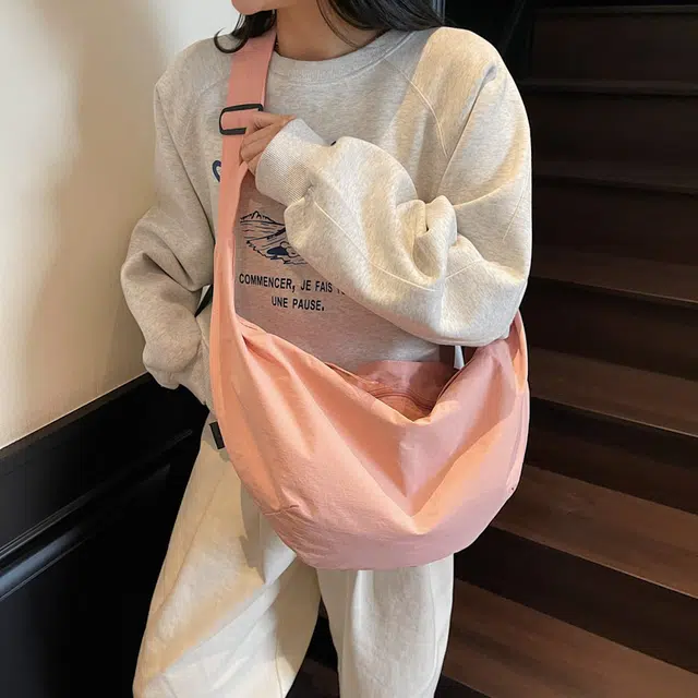 笛贝嘉 韩版简约纯色轻便多巴胺 布 饺子包单肩斜挎包 女款 多色