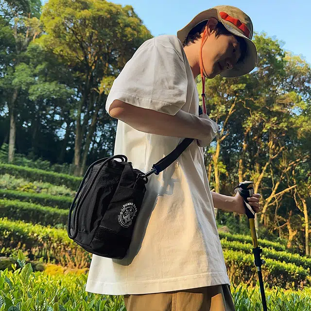 笛贝嘉 旅行清新抽绳时尚轻便百搭 尼龙 斜挎包 常规 男女同款情侣款 多色
