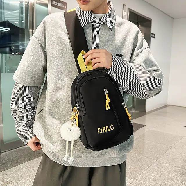 笛贝嘉 字母时尚高颜值百搭 尼龙 胸包 男女同款情侣款 黑色
