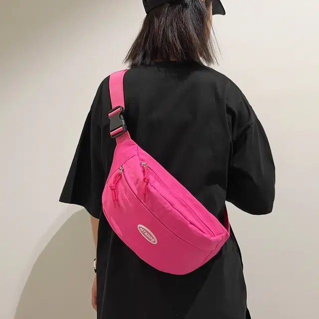 笛贝嘉简约时尚百搭纯色 单肩斜挎包胸包  女款