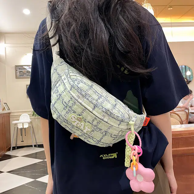 笛贝嘉 韩版可爱小众撞色休闲轻便 尼龙 胸包 女款 蓝色/白色/粉色/绿色