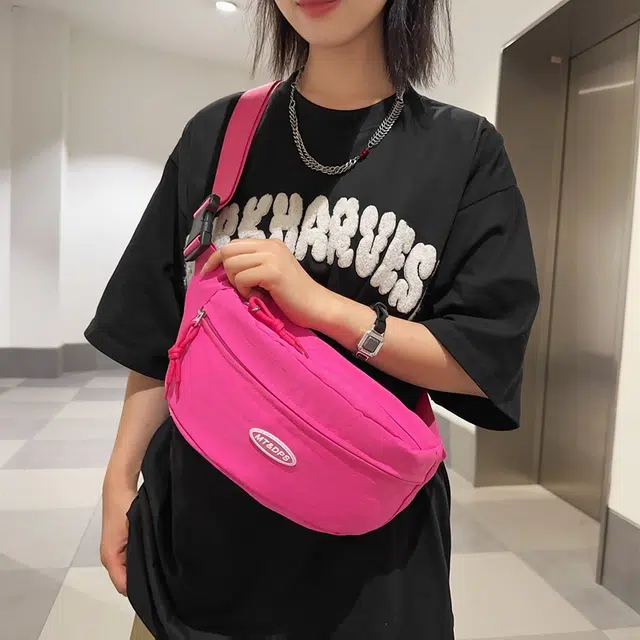 笛贝嘉简约时尚百搭纯色 单肩斜挎包胸包  女款