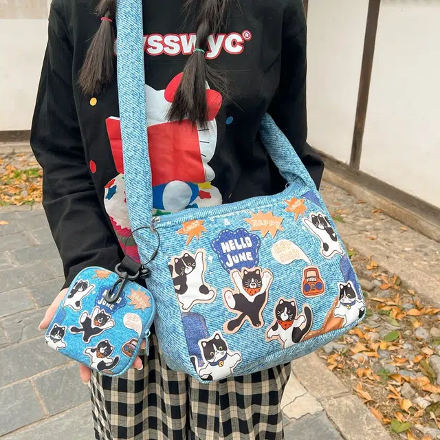 笛贝嘉 日系小众设计感卡通印花 复合布 斜挎包 女款 多色