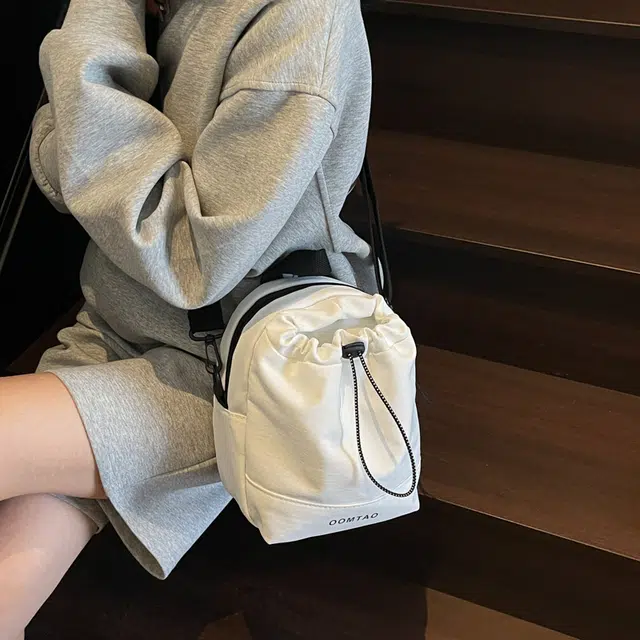 笛贝嘉 日系简约纯色褶皱百搭时尚 尼龙 斜挎单肩手提包 女款 多色
