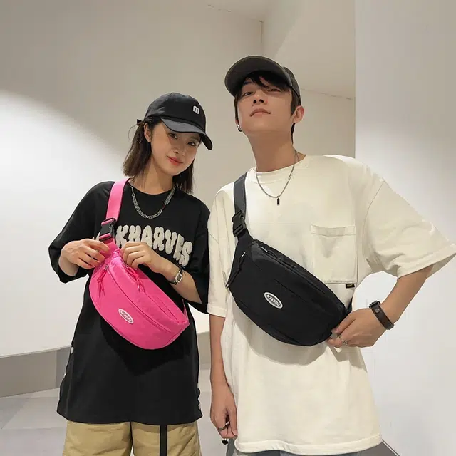 笛贝嘉简约时尚百搭纯色 单肩斜挎包胸包  女款