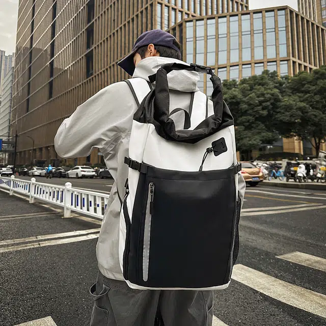 笛贝嘉 潮酷休闲运动风大容量羽毛球包时尚旅游百搭简约拼色高级感 尼龙 双肩包 男女同款情侣款 多色