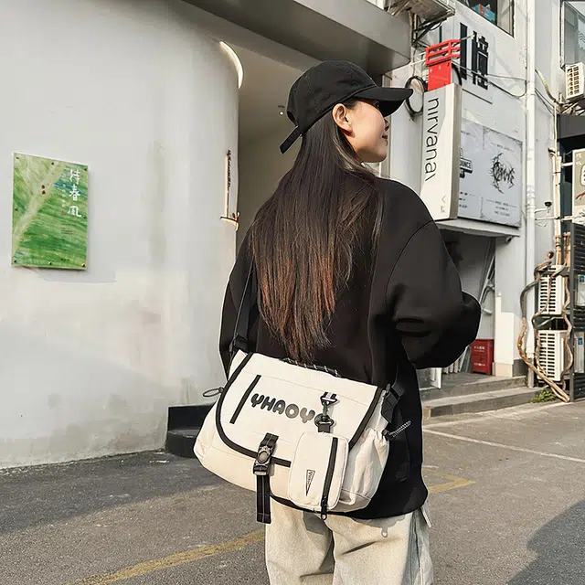笛贝嘉 休闲小众字母潮酷 尼龙 单肩包斜挎包 常规 男女同款情侣款 多色