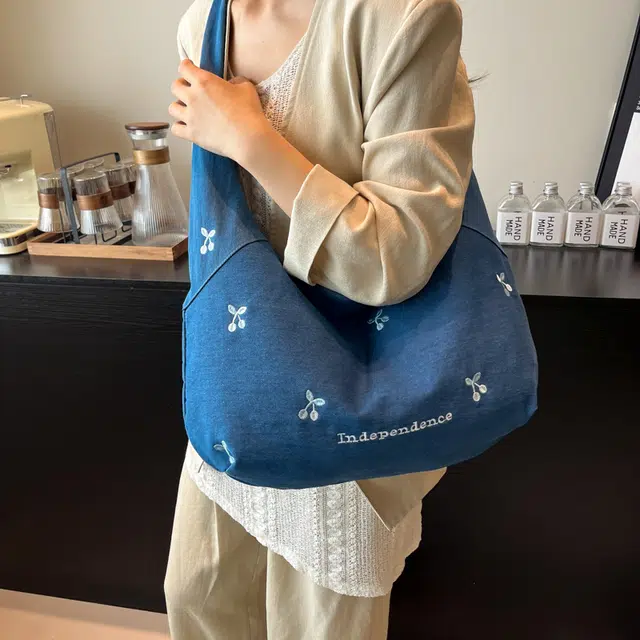 笛贝嘉 韩版森系可爱刺绣大容量通勤百搭出游 牛仔 单肩包 常规 女款 多色
