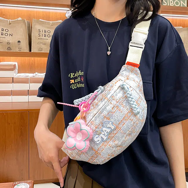 笛贝嘉 韩版可爱小众撞色休闲轻便 尼龙 胸包 女款 蓝色/白色/粉色/绿色