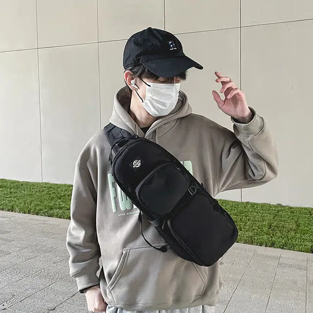 笛贝嘉 日韩中性风休闲简约时尚潮流百搭 牛津布 单肩斜挎胸包 常规 男女同款情侣款 黑色/绿色
