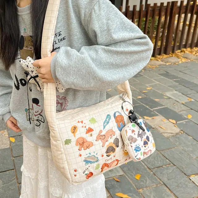 笛贝嘉 日系小众设计感卡通印花 复合布 斜挎包 女款 多色