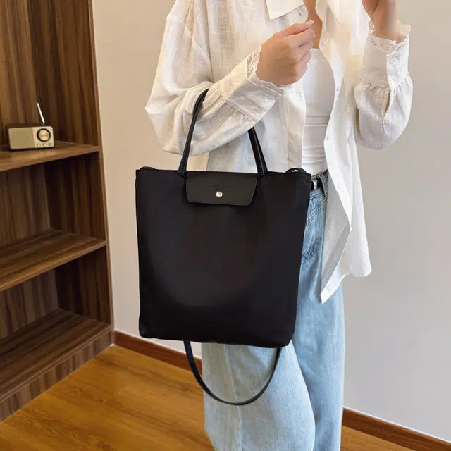 笛贝嘉 小众简约潮牌纯色旅行通勤百搭 布 托特包单肩斜挎手提包 男女同款情侣款 黑色/卡其色