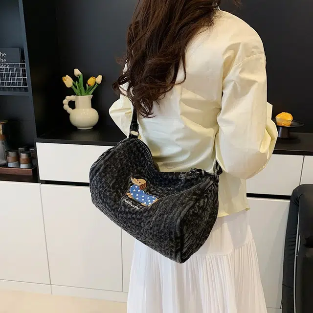 笛贝嘉 日系可爱小狗休闲原宿洋气减龄 牛仔布 单肩斜挎包 女款 蓝色/黑色