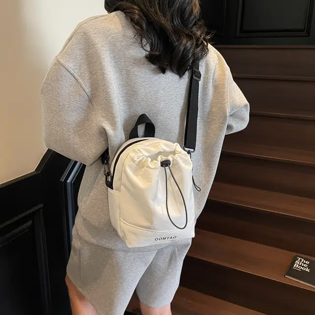 笛贝嘉 日系简约纯色褶皱百搭时尚 尼龙 斜挎单肩手提包 女款 多色