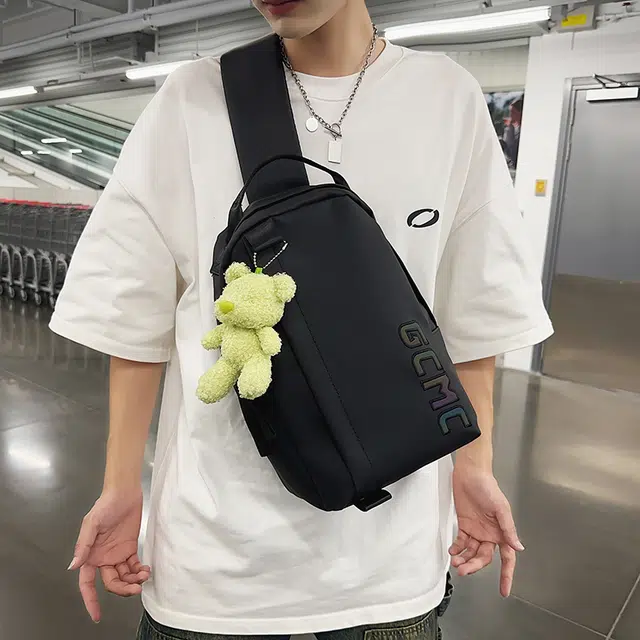 笛贝嘉 日系字母小众运动百搭防水 牛津布 胸包 常规 男女同款情侣款 多色