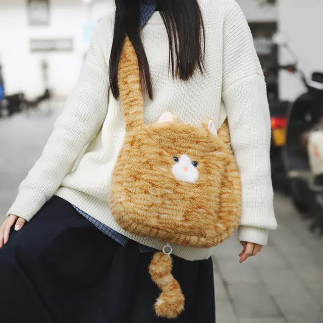 笛贝嘉 日系可爱小猫设计 毛绒 斜挎包 女款 黄色/卡其色