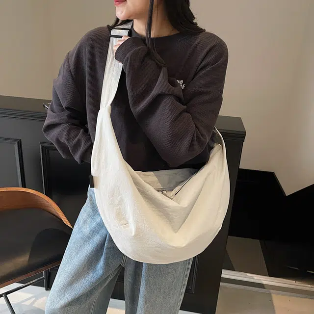 笛贝嘉 韩版简约纯色轻便多巴胺 布 饺子包单肩斜挎包 女款 多色