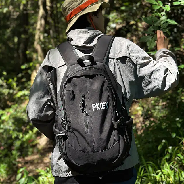 笛贝嘉 韩版潮牌简约休闲字母大容量旅行背包书包轻便 尼龙 双肩包 常规 男女同款情侣款 多色