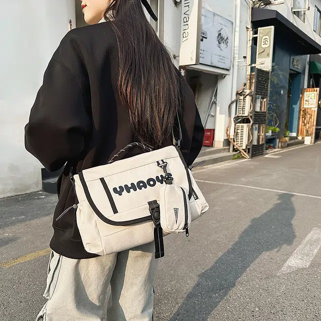 笛贝嘉 休闲小众字母潮酷 尼龙 单肩包斜挎包 常规 男女同款情侣款 多色