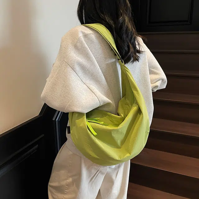 笛贝嘉 韩版简约纯色轻便多巴胺 布 饺子包单肩斜挎包 女款 多色