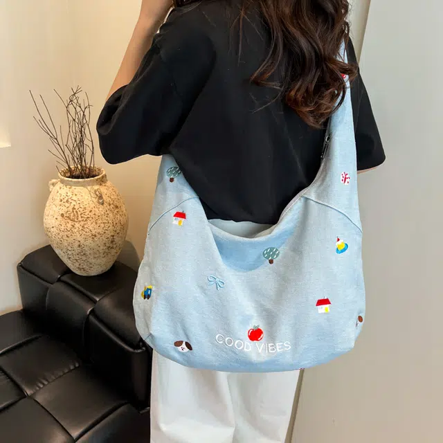 笛贝嘉 韩版森系可爱刺绣大容量通勤百搭出游 牛仔 单肩包 常规 女款 多色