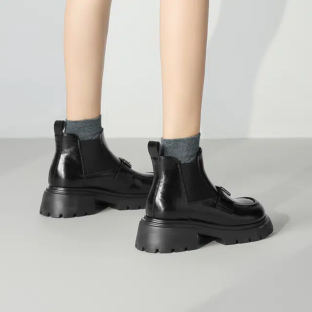 Josiny Chelsea Boots