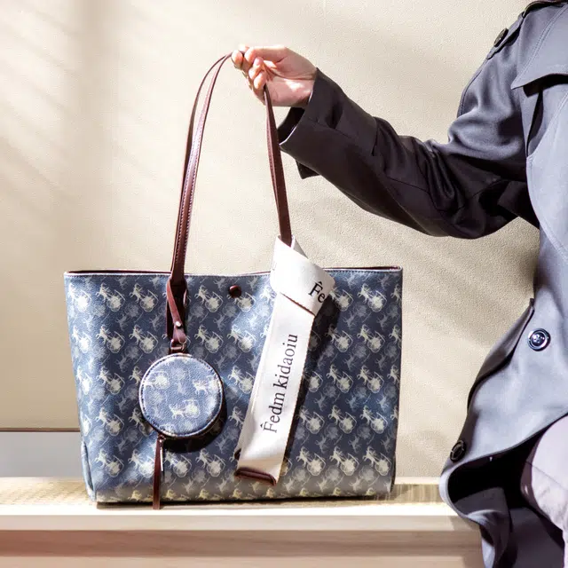 PAYOT Tote