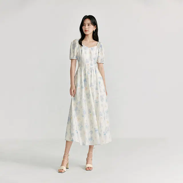 茵曼 法式油画碎花裙短袖连衣裙 女款 白底蓝花