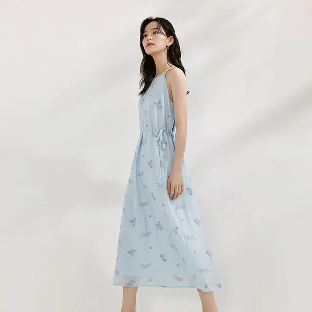 茵曼 简约收腰纯色圆领中长款吊带连衣裙 女款 雾霾蓝