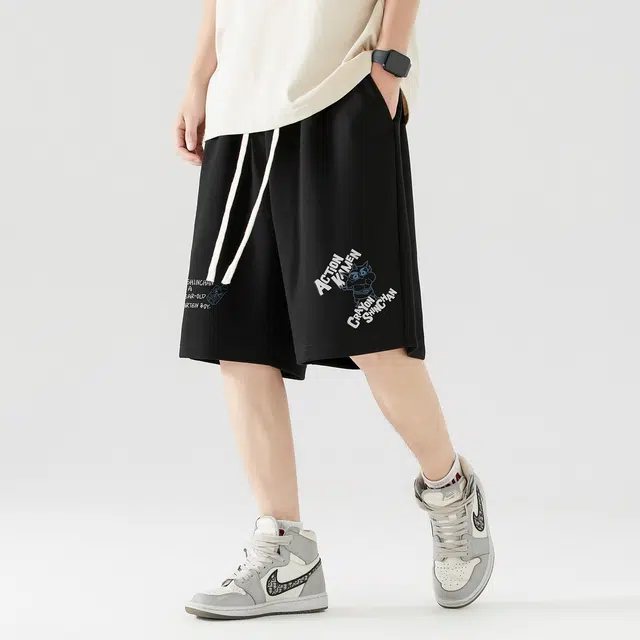 蜡笔小新 卡通小新手绘字母印花宽松直筒五分休闲短裤 男女同款