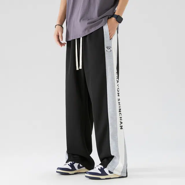 蜡笔小新 侧边撞色条纹品牌字母印花宽松系带直筒休闲裤 男女同款 黑色