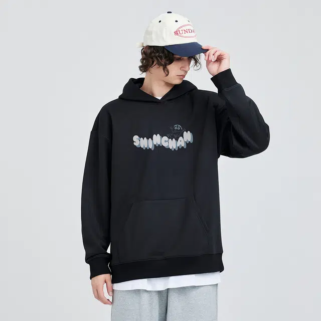 蜡笔小新 卡通趣味云间坠落小新字母印花休闲宽松套头连帽卫衣 男女同款