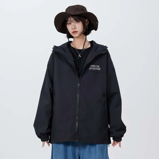 蜡笔小新 户外休闲卡通线稿手绘奔跑小新字母印花休闲宽松连帽夹克外套 男女同款