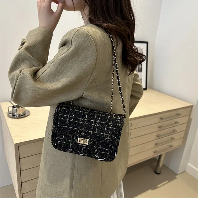 雅鹿 小众时尚小香风链条通勤 毛呢 单肩包斜挎包 常规 女款 白色/黑色