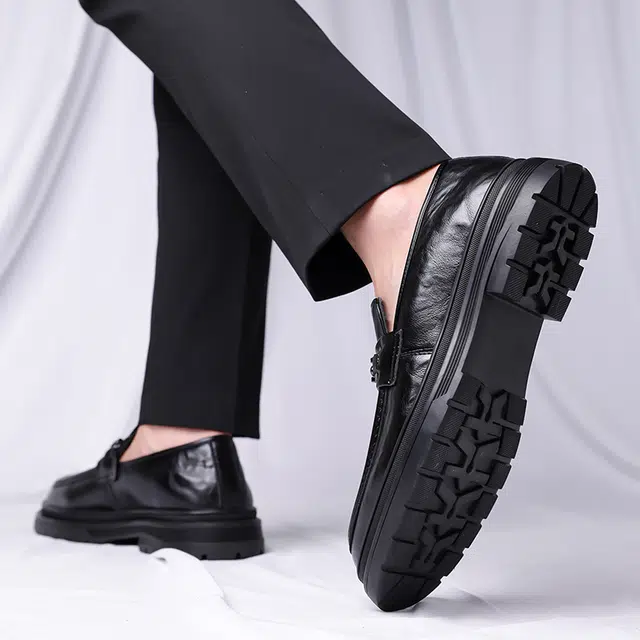 华耐 商务精英职场通勤穿搭 高颜值气质百搭 时尚潮流 舒适耐磨 休闲皮鞋 男款