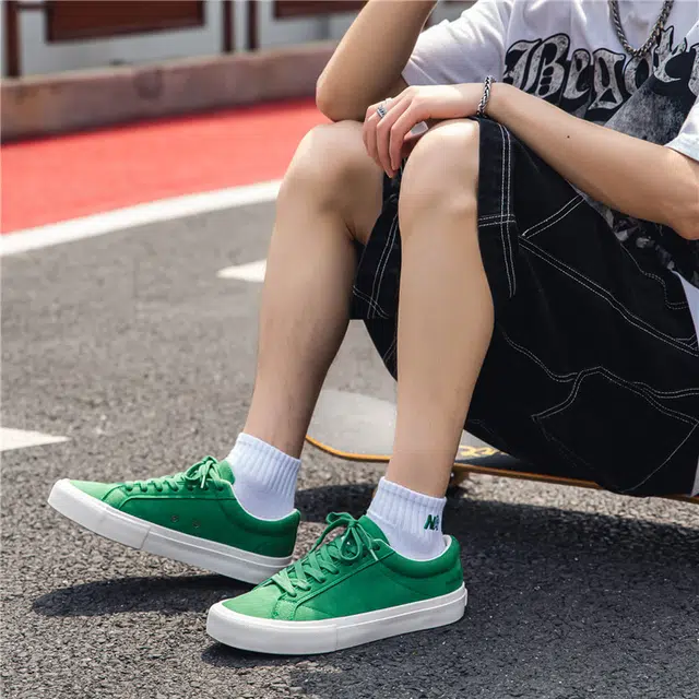 华耐 超纤皮 休闲百搭耐磨时尚 耐磨 低帮 板鞋 男款