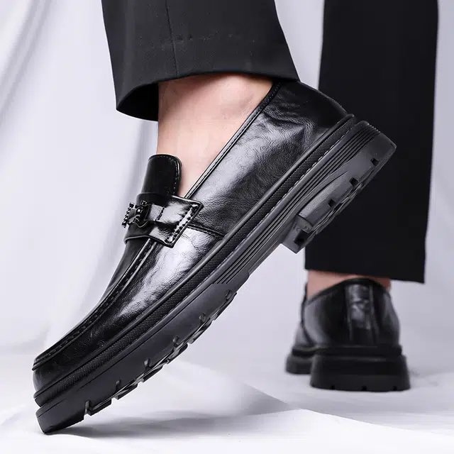 华耐 商务精英职场通勤穿搭 高颜值气质百搭 时尚潮流 舒适耐磨 休闲皮鞋 男款