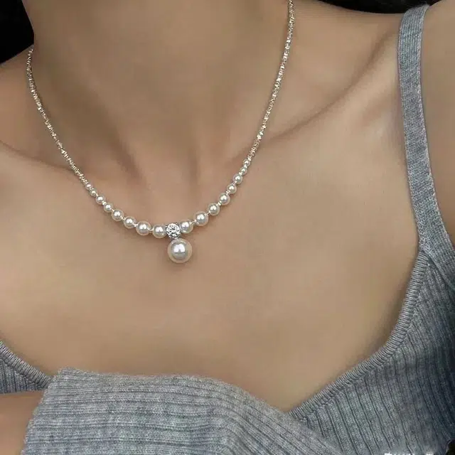 925