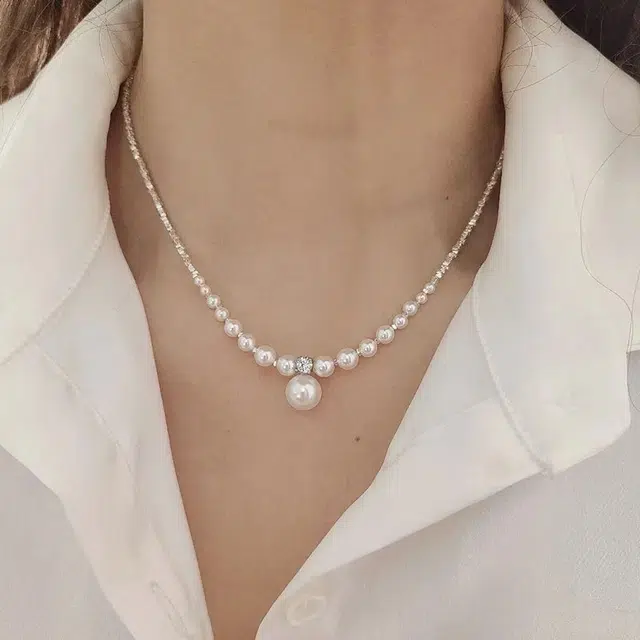 925