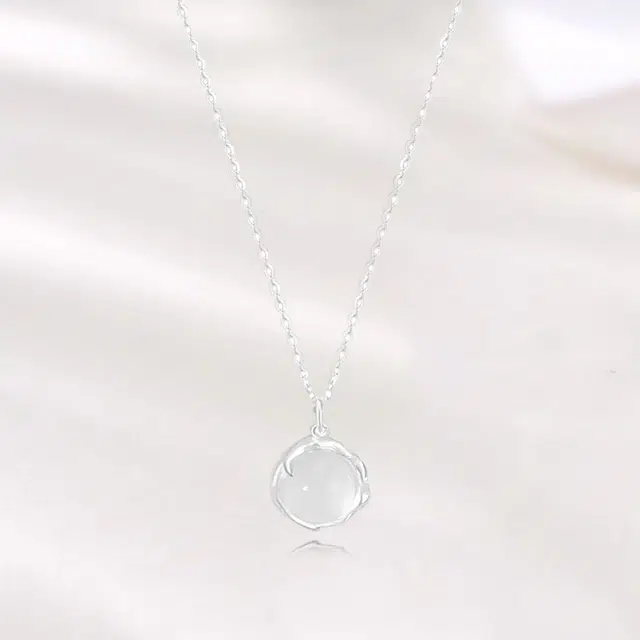 月斐 冰荔枝  复古新中式气质小众设计高级感 光面立体不规则圆形 锁骨链冰荔枝 玉髓 玉石项链 女款