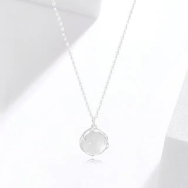 月斐 冰荔枝  复古新中式气质小众设计高级感 光面立体不规则圆形 锁骨链冰荔枝 玉髓 玉石项链 女款