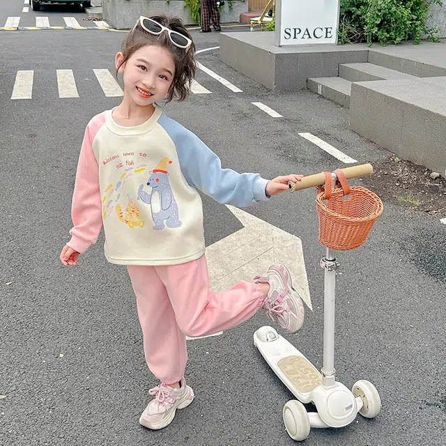 木木屋 时尚宽松舒适潮流百搭洋气拼接字母卡通长袖上衣纯色长裤休闲运动套装 图片色中小童