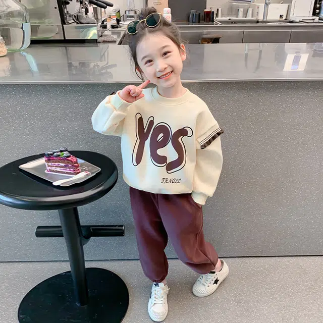 木木屋 舒适圆领字母上衣透气裤子休闲运动套装 杏色中小童
