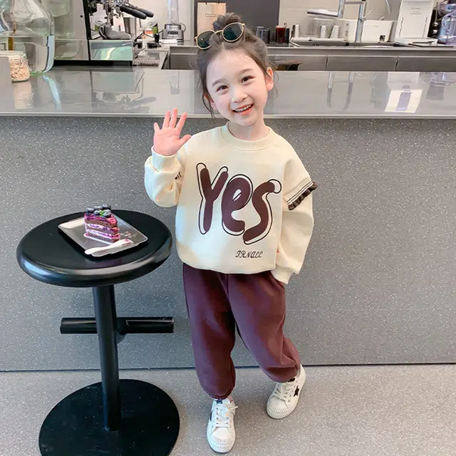 木木屋 舒适圆领字母上衣透气裤子休闲运动套装 杏色中小童